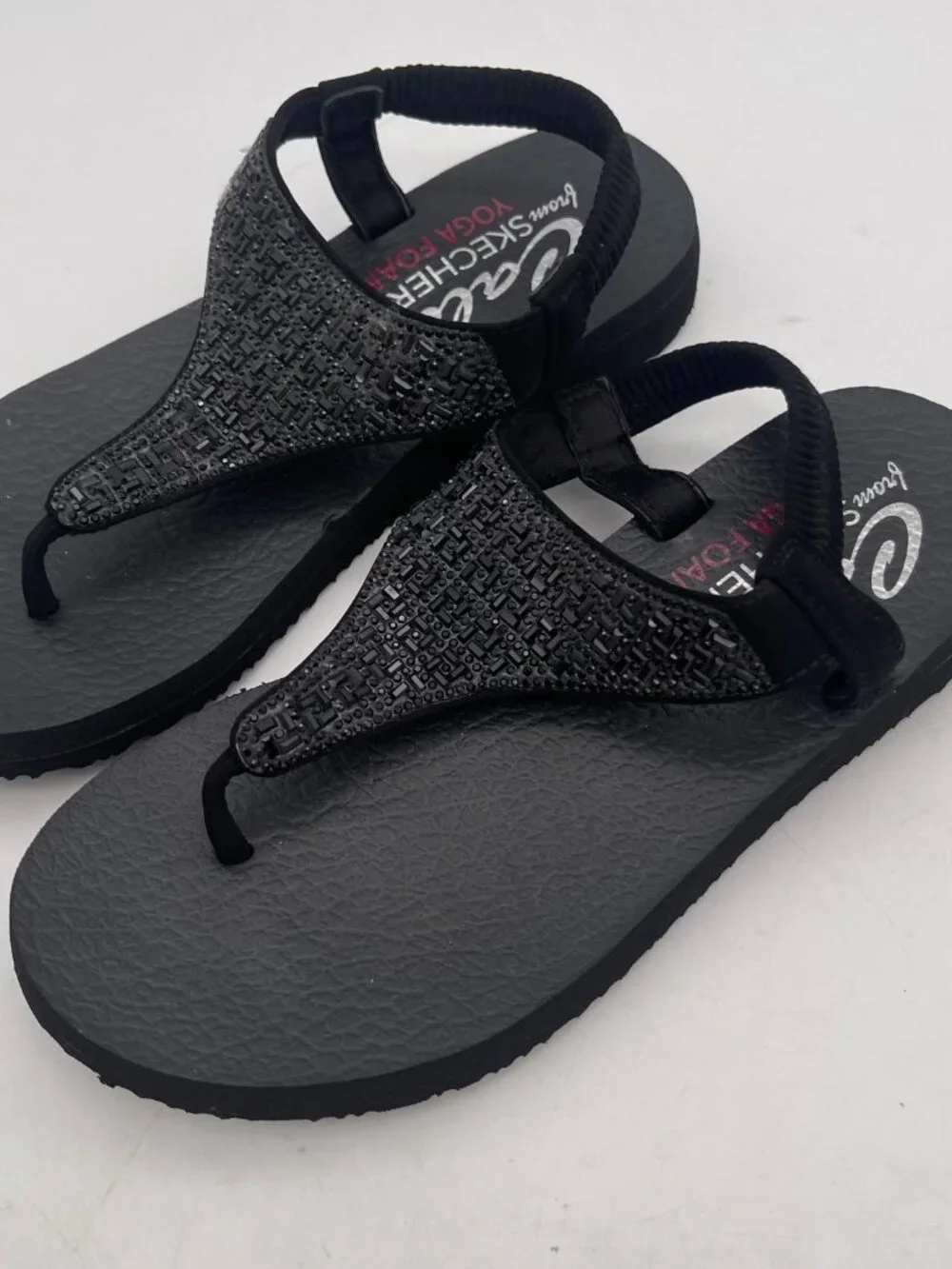 Skechers Cali Women's Size 6 Rhinestone Embellished Yoga Foam Thong Sandals T15